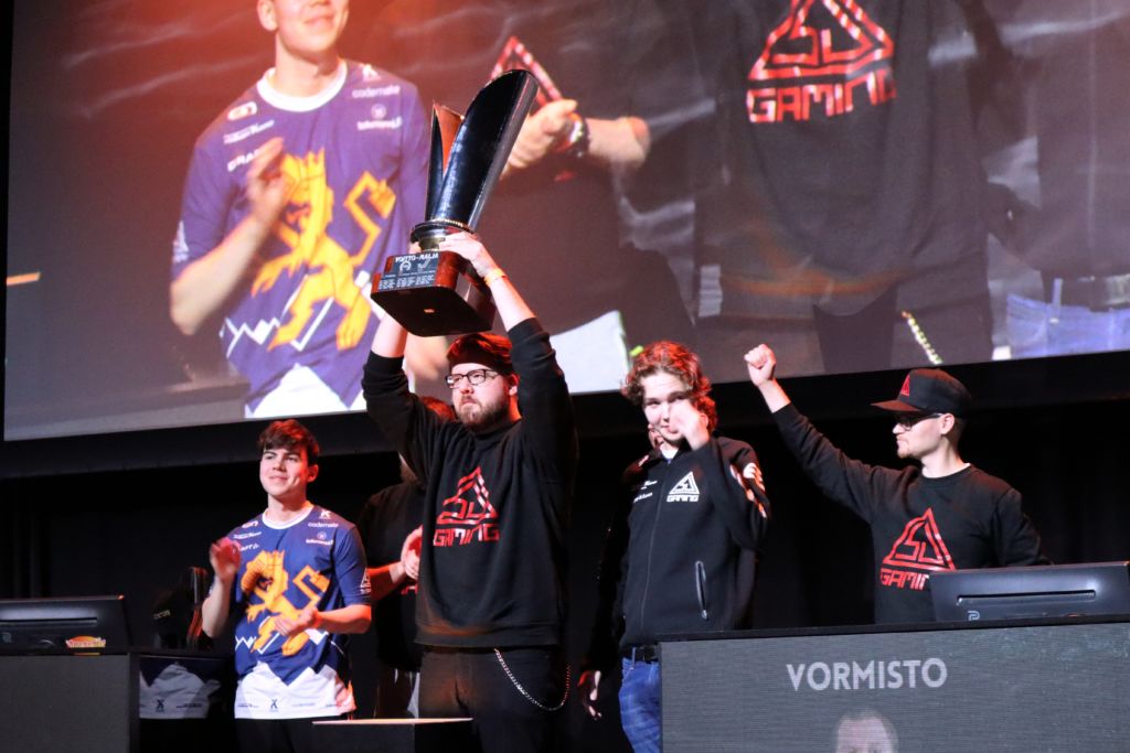 FEL:n kuudennen kauden mestari on SJ Gaming -joukkue. Kuva: Iida Virta